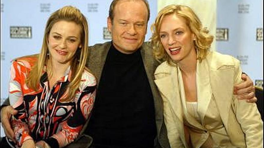 Imagen de archivo de Alicia Silverstone, Kelsey Grammer y Uma Thurman en la Golden Globe Awards.