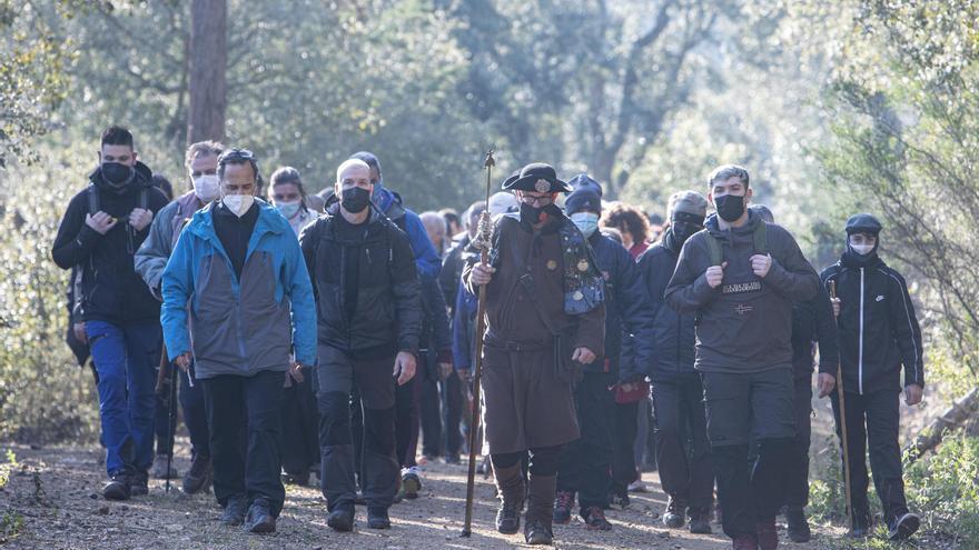 Més de mig miler de devots a la comitiva del Pare Pelegrí