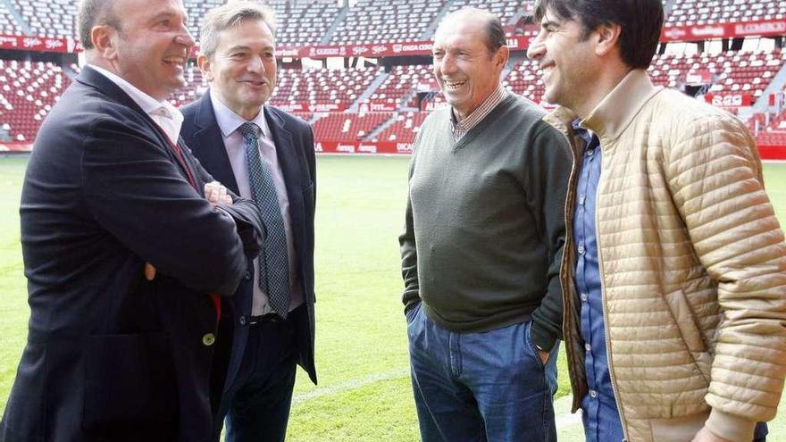 Por la izquierda, Javier Martínez, Pedro García, Quini y Nico Rodríguez, ayer, en El Molinón.