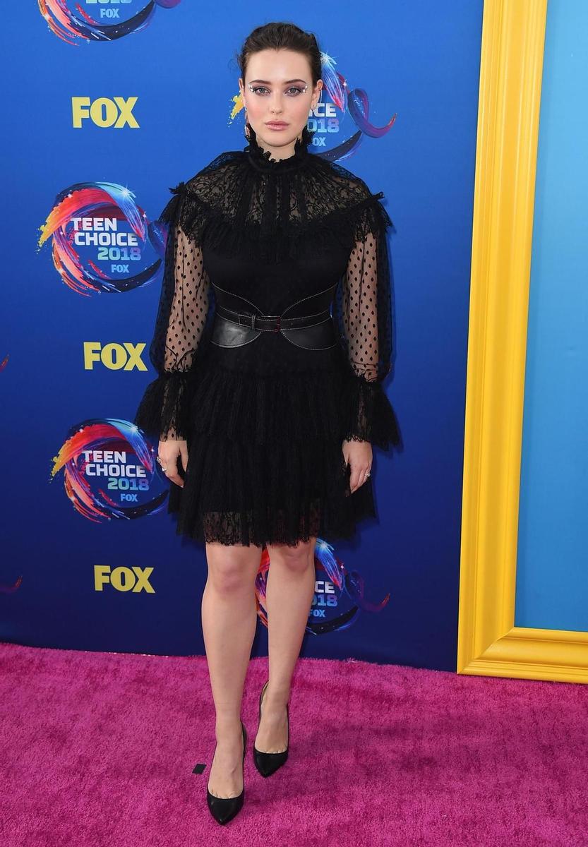 Katherine Langford en el photocall de los Teen Choice Awards