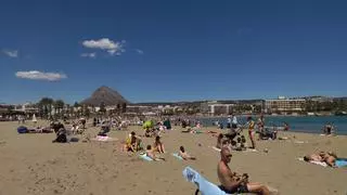 Dénia recupera la bandera azul de les Deveses, pero Xàbia sigue sin la del Arenal