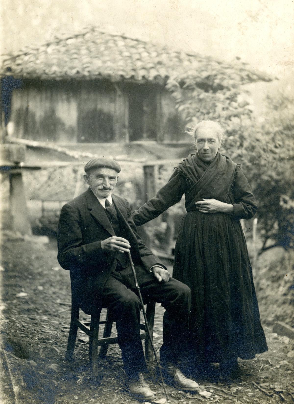 Los abuelos de Manuel Corrada, en una imagen tomada en Amieva.