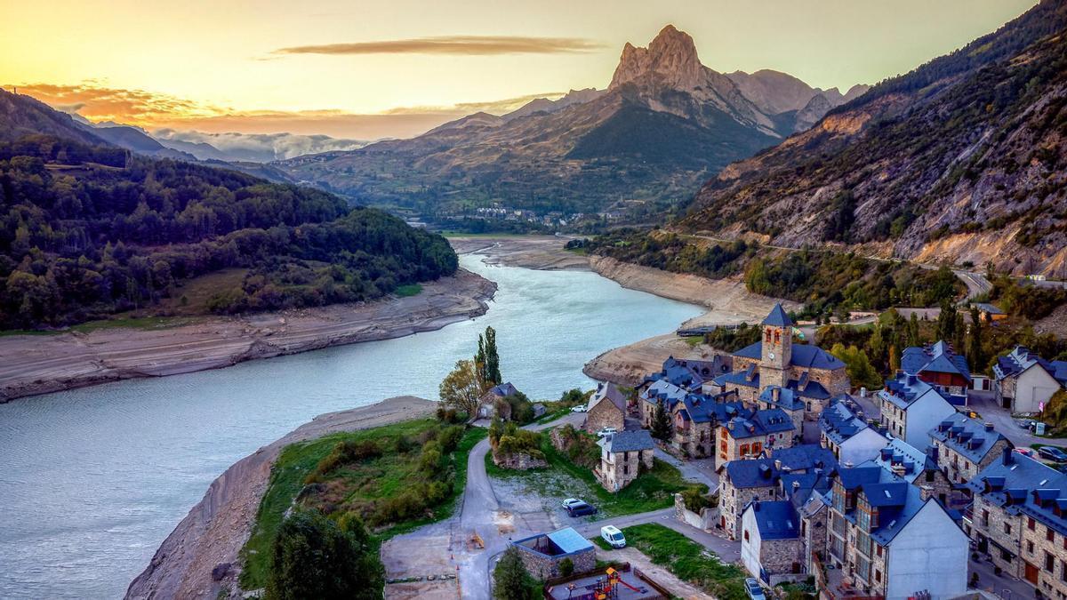 Está considerado uno de los pueblos más bonitos de España.