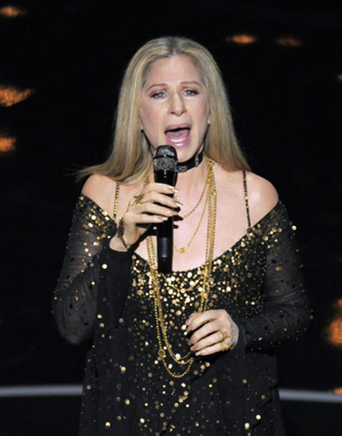 Barbra Streisand, durante su actuación en la gala.