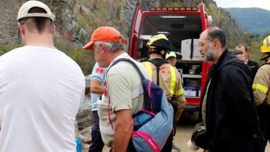 Una seixantena de voluntaris van participar en una batuda a peu per intentar trobar noves pistes.