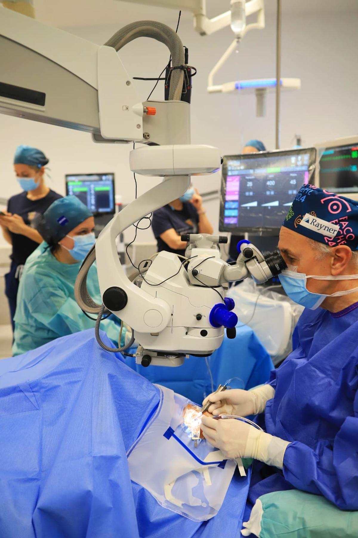 FacoElche: Cirugías de cataratas y glaucoma en directo desde el Hospital del Vinalopó