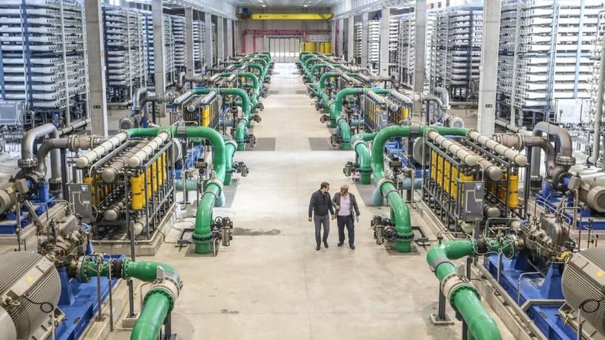 Instalaciones de la desaladora de Torrevieja, en Alicante, que vende agua a regantes de la Región.