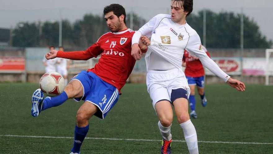 Javi Pazos (derecha) en un partido con la elástica del Pontevedra.