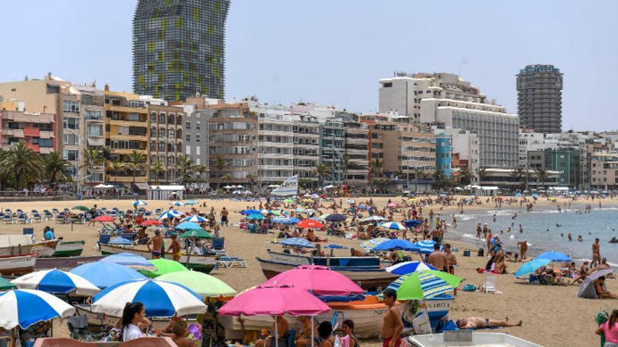 Canarias es la segunda comunidad autónoma en número de turistas foráneos hasta abril