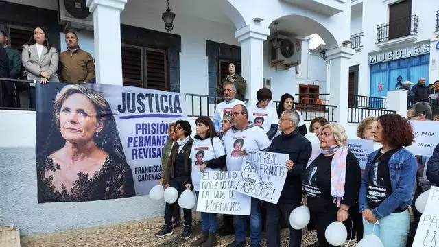 Vídeo | Hornachos se concentra para pedir justicia por Francisca Cadenas