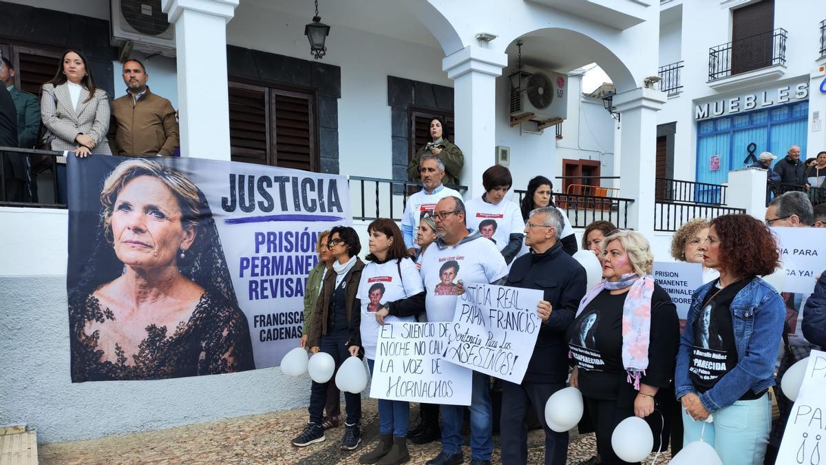 Vídeo | Hornachos se concentra para pedir justicia por Francisca Cadenas