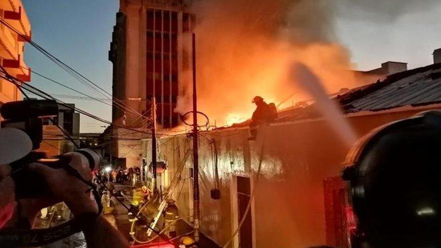 Un incendio en el centro de Tegucigalpa arrasa varios  inmuebles