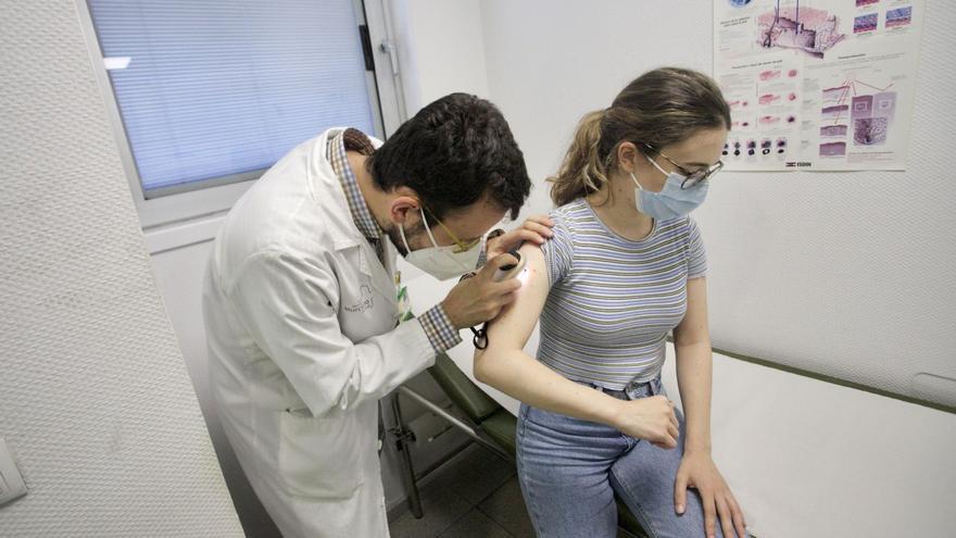 Retrasos de más de medio año para ir al dermatólogo en la sanidad privada en la Región