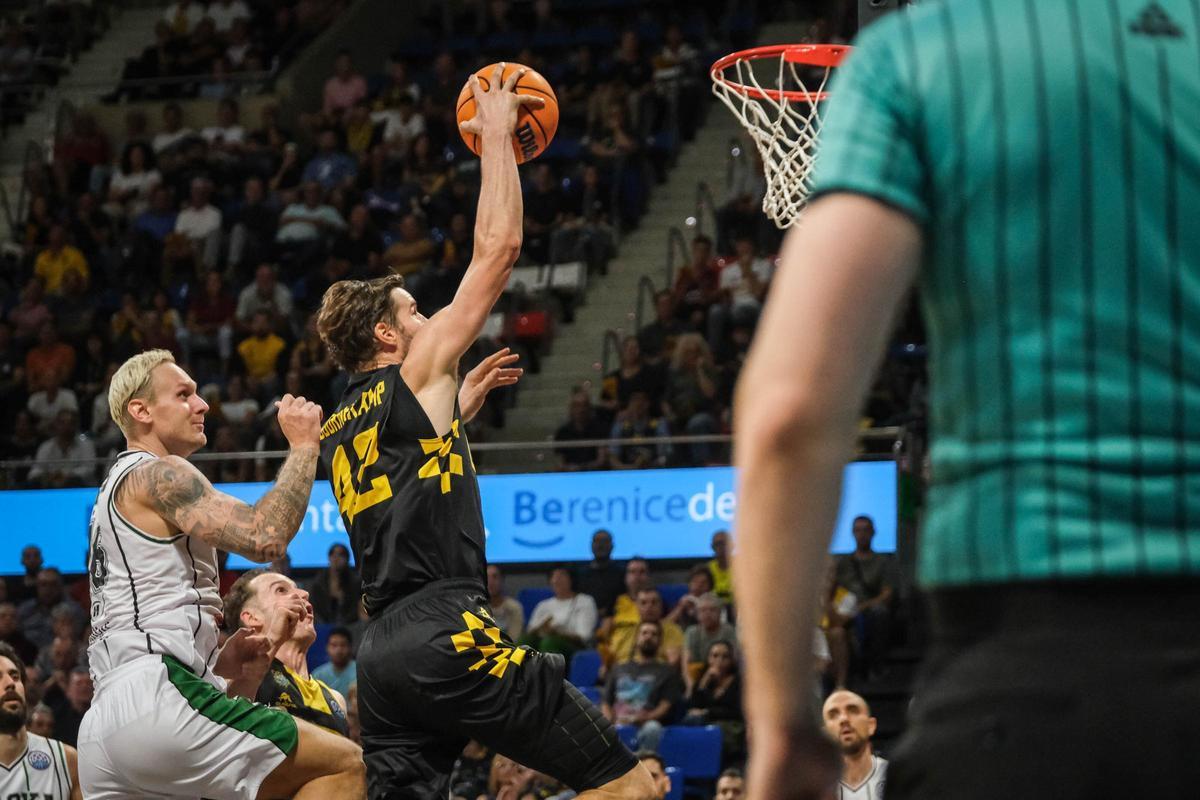 Partido Lenovo Tenerife - Darussafaka, en imágenes