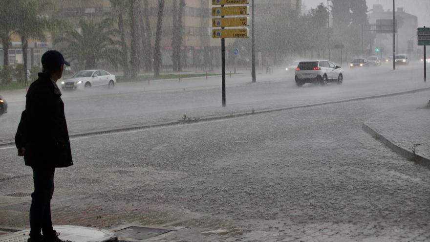 Revisan los tanques de tormentas y los imbornales en Murcia ante la previsión de fuertes lluvias