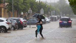 Madrid continúa en vilo por las lluvias, con un Miércoles Santo marcado por la mejora en el termómetro pero el empeoramiento de los vientos.