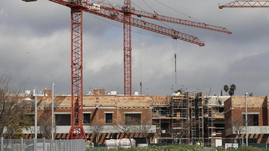 Construcción de viviendas en el barrio Nueva Arruzafa, en el mes de marzo.