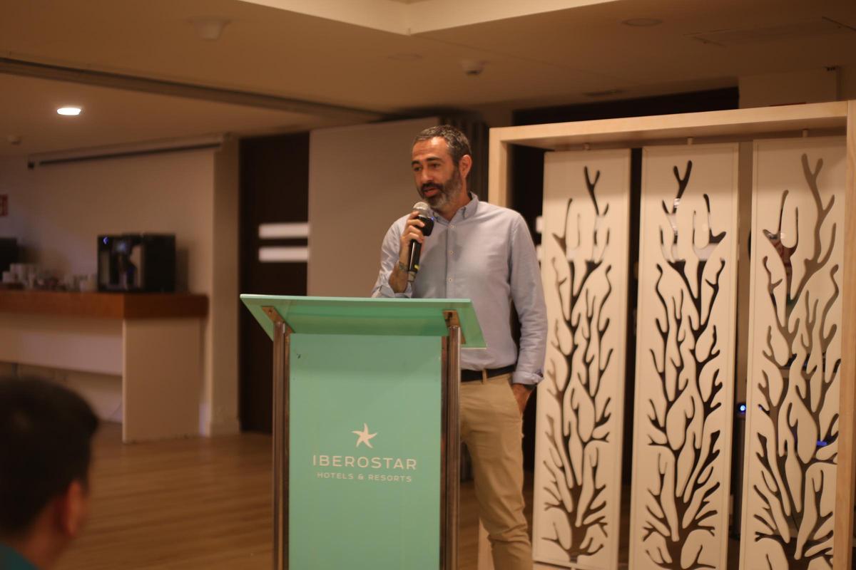 Alejandro Borrás, director de la Fundación Iberostar, en la presentación del programa educativo para estudiantes de secundaria en Mallorca.