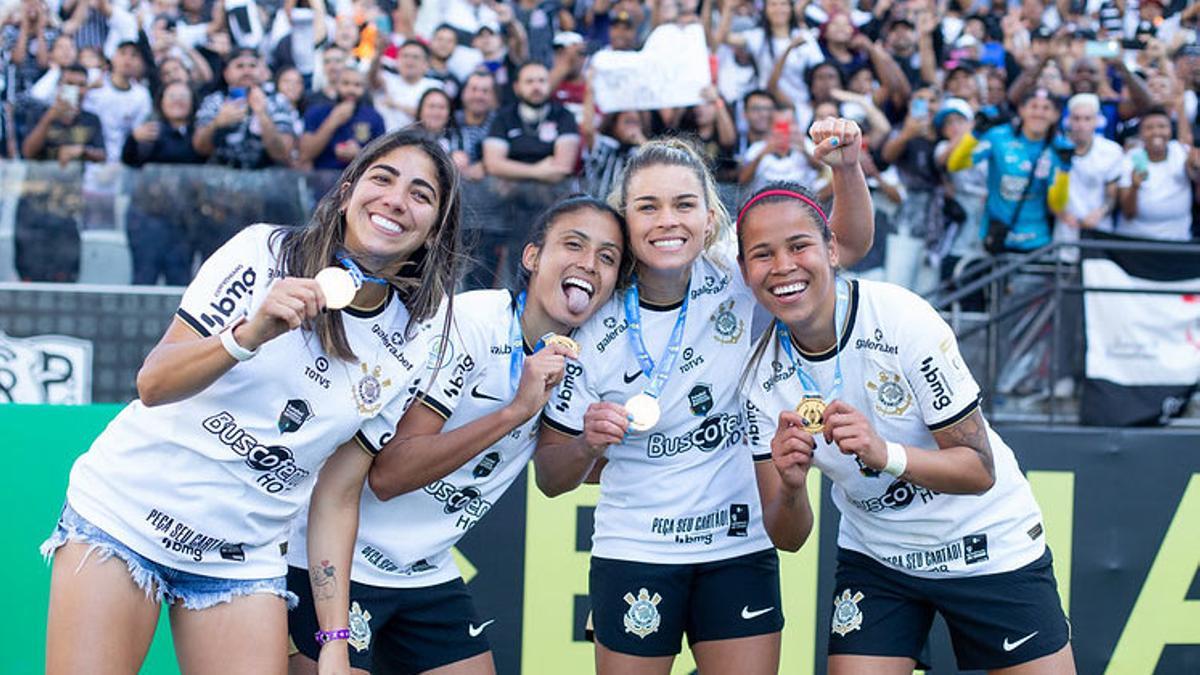 'As Brabas', el equipo femenino del Corinthians, celebra un Brasileirao histórico