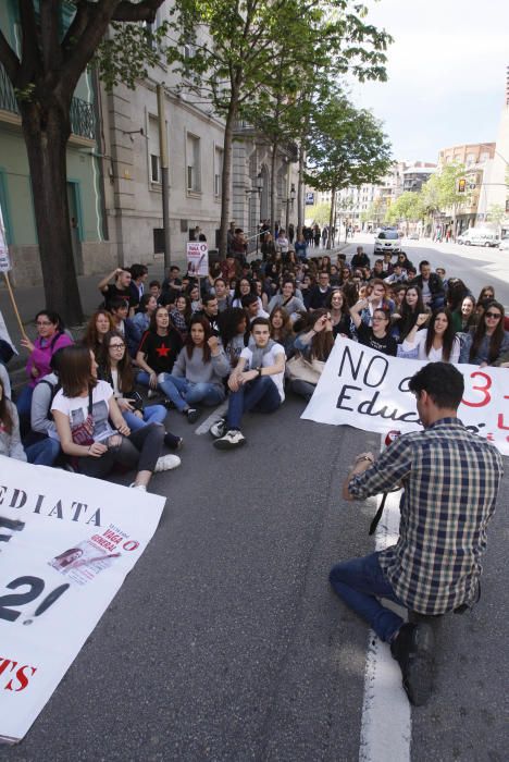 Un centenar d''estudiants rebutgen la Llei Wert a Girona