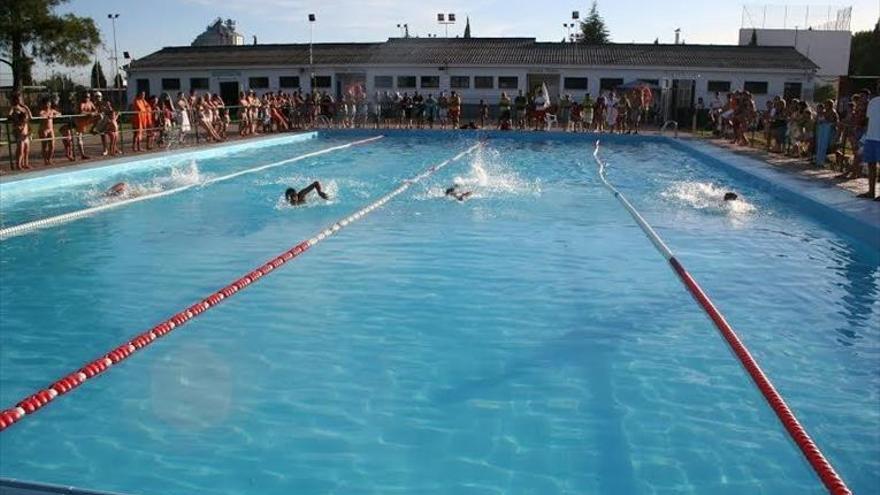 El Ayuntamiento de Moraleja oferta cursos de natación para todas las edades