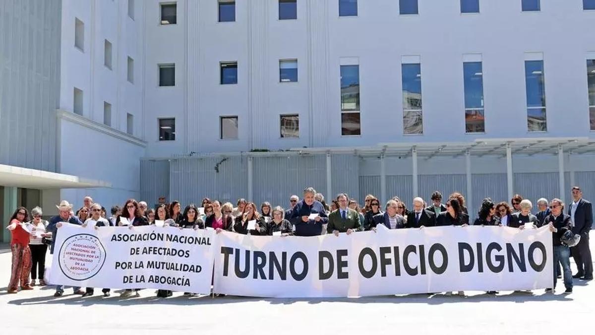 Manifestación de los abogados del turno de oficio en Vigo durante la pasada semana.