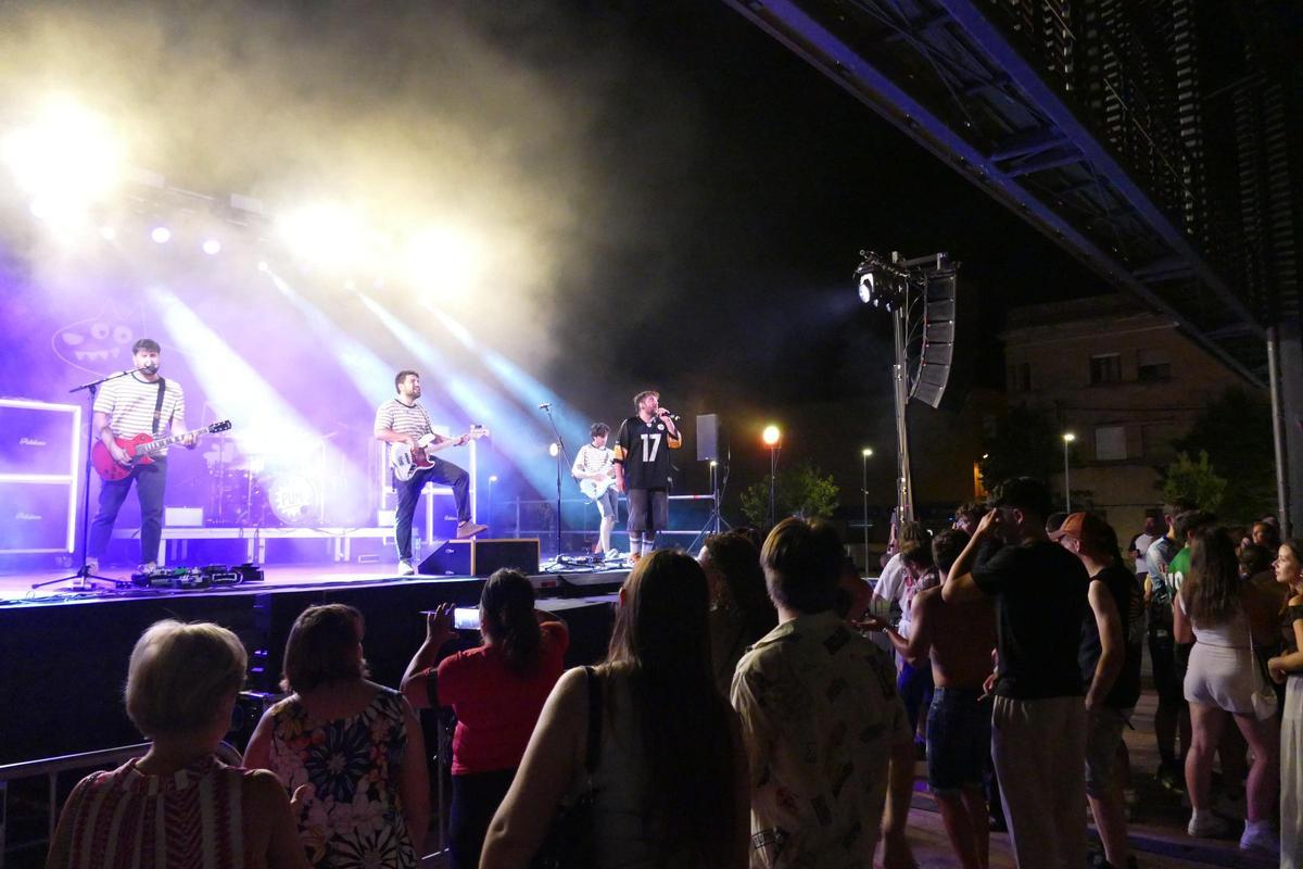 EN IMATGES | Pelukass i Dj Sendo allarguen la nit figuerenca de les Festes de Sant Pere EN IMATGES | Pelukass i Dj Sendo allarguen la nit figuerenca de les Festes de Sant Pere