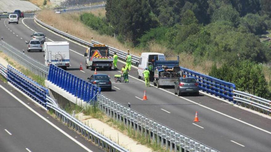 Obras de mantenimiento en la autovía a su paso por Llanes