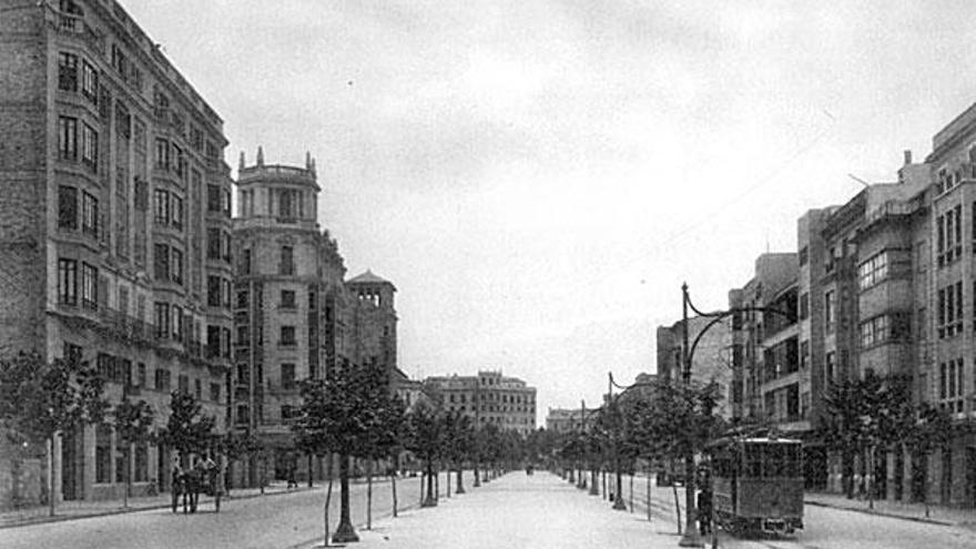 El bulevar central de las avenidas en los años 40.