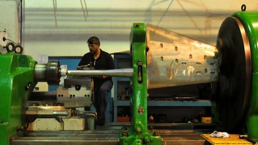 Una máquina de la planta de Thune Eureka en Bamio, una de las empresas gallegas de la UTE. // Iñaki Abella