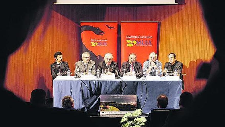 Por la izquierda, Alejandro Calvo, Santiago García, Areces, Rogelio Pando, García-Ramos y Marcos Aurell, en el Muja.