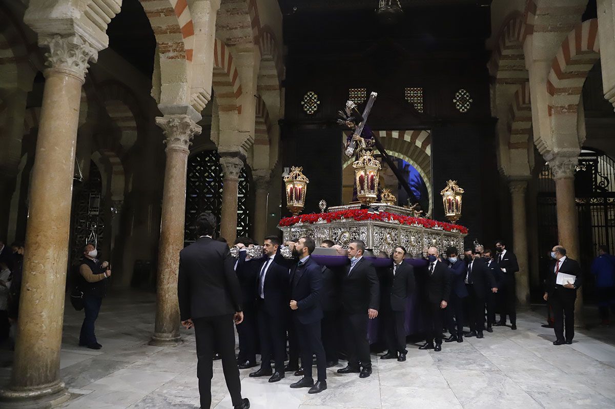 El Vía Crucis de las cofradías vuelve a la calle presidido por Jesús del Calvario