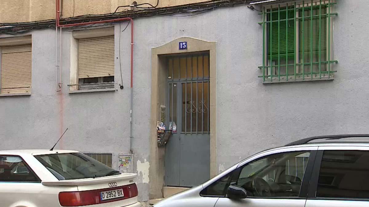 La casa de Ciudad Lineal (Madrid) en la que un hombre mató a su mujer ante sus dos hijas.
