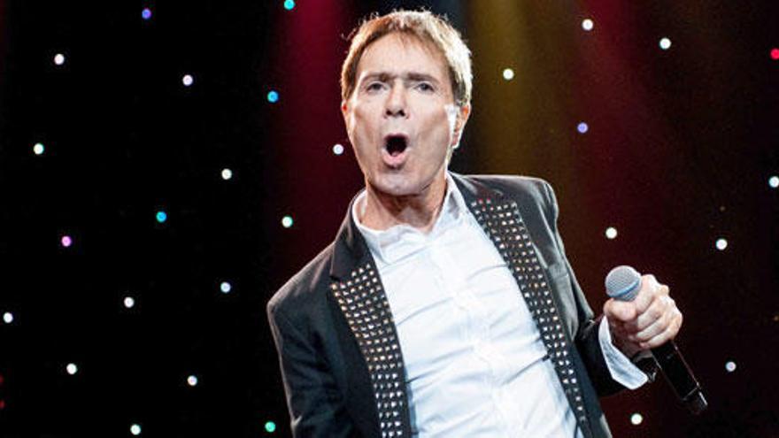 Cliff Richard, acusado de un delito de abusos sexuales.