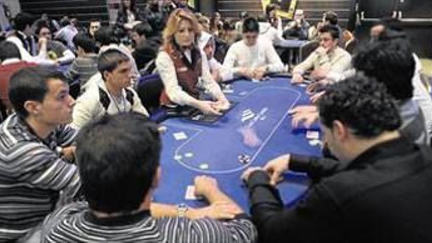 El Casino apuesta por el póker solidario