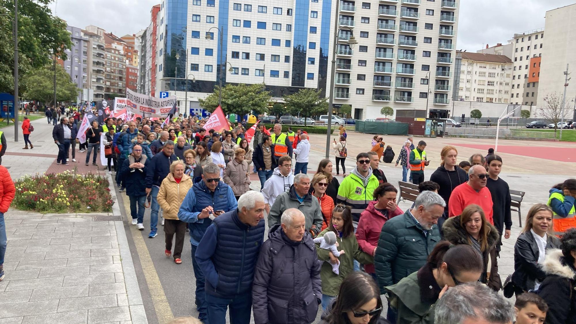 EN IMÁGENES: La manifestación en apoyo a los trabajadores de Saint-Gobain en Avilés