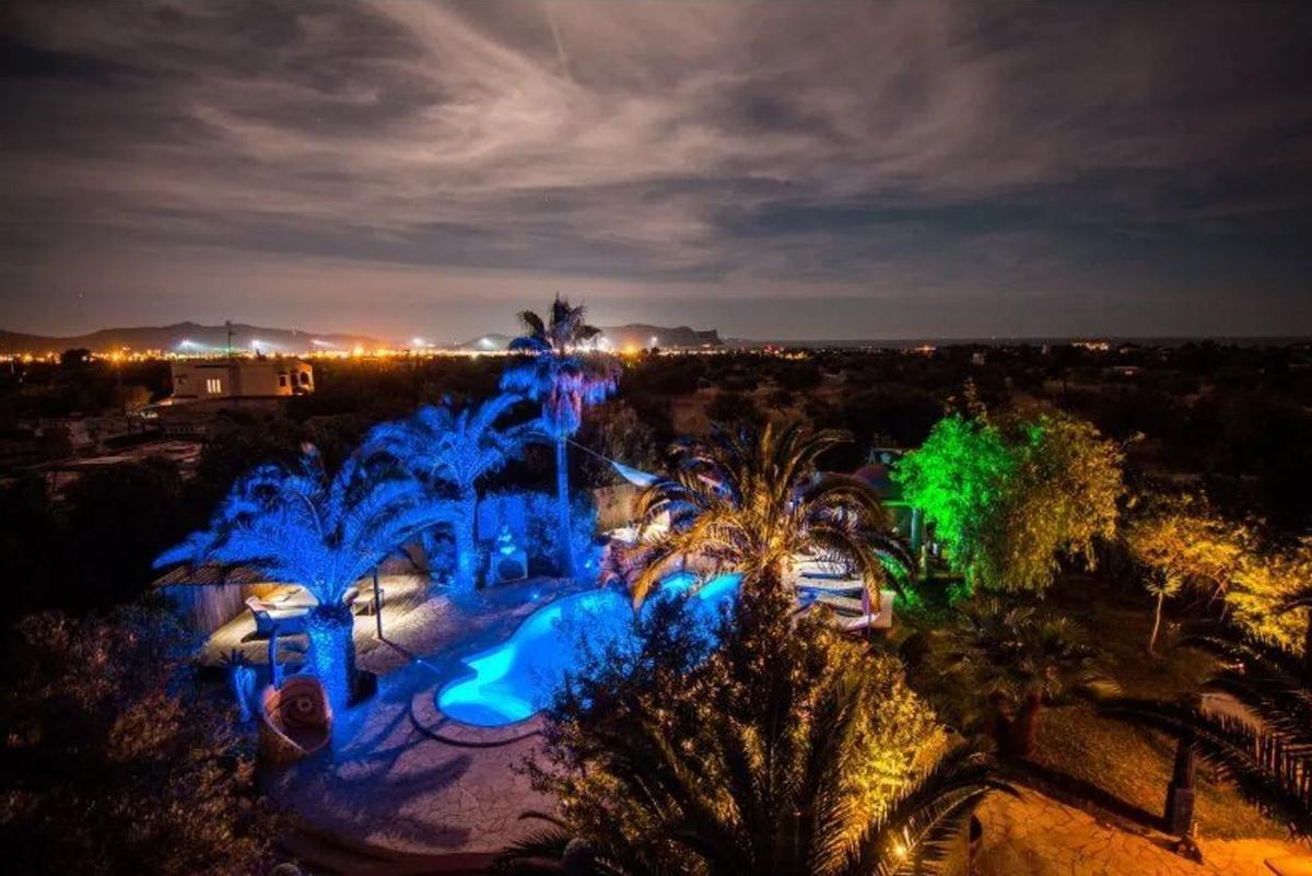 ¿Ibiza o en Santorini? A la venta una peculiar villa de lujo por 3,5 millones en Sant Jordi