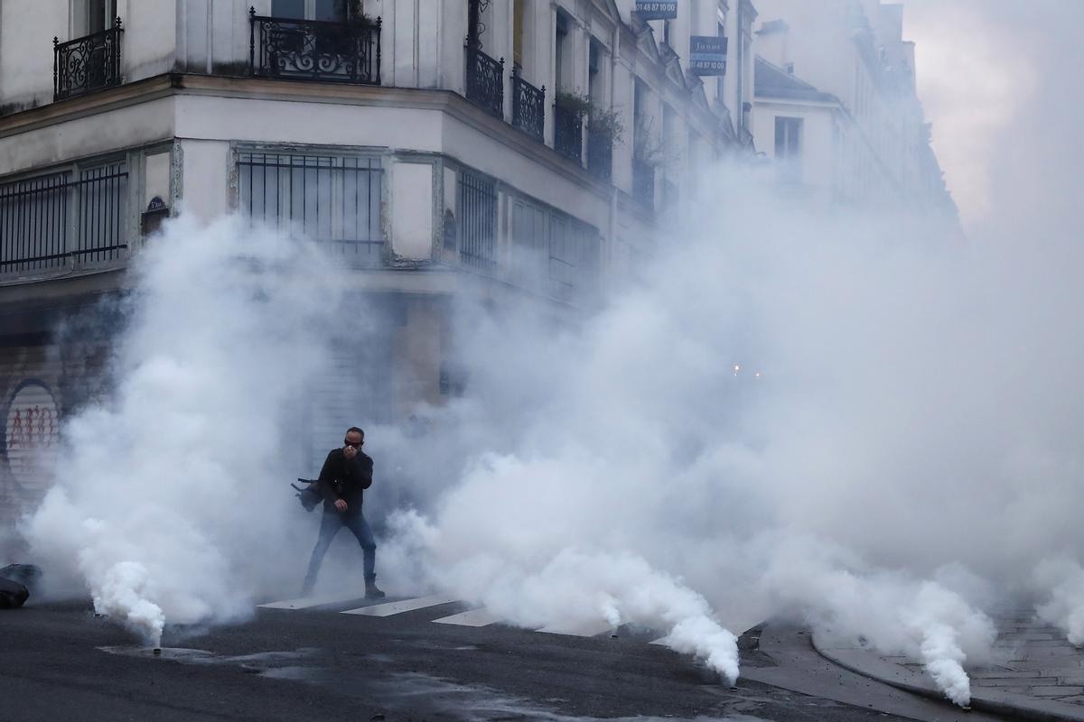 Protestas en Francia. Miles de ciudadanos se echan a las calles para manifestar su descontento con el fallo del Constitucional francés y que ha generado altercados en diferentes ciudades