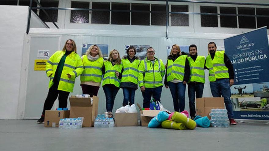 Trabajadores de Lokímica preparados para ayudar a personas sin techo en una noche de frío intenso