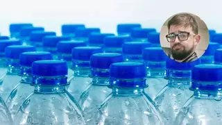 La estación de servicio que vende la botella de agua más cara de España: "Es un atraco"