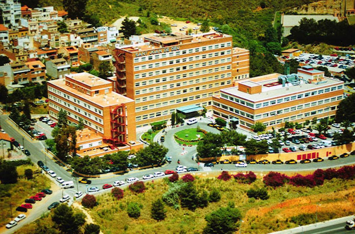 Vista aerea del antiguo Hospital Sant Joan de Déu en los años 70