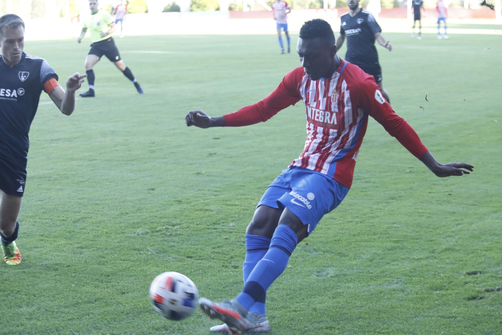 Las mejores imágenes de los partidos del Vetusta, Sporting B y Lealtad