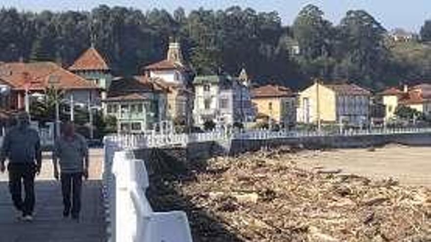 Los residuos de la playa de Santa Marina, en Ribadesella.