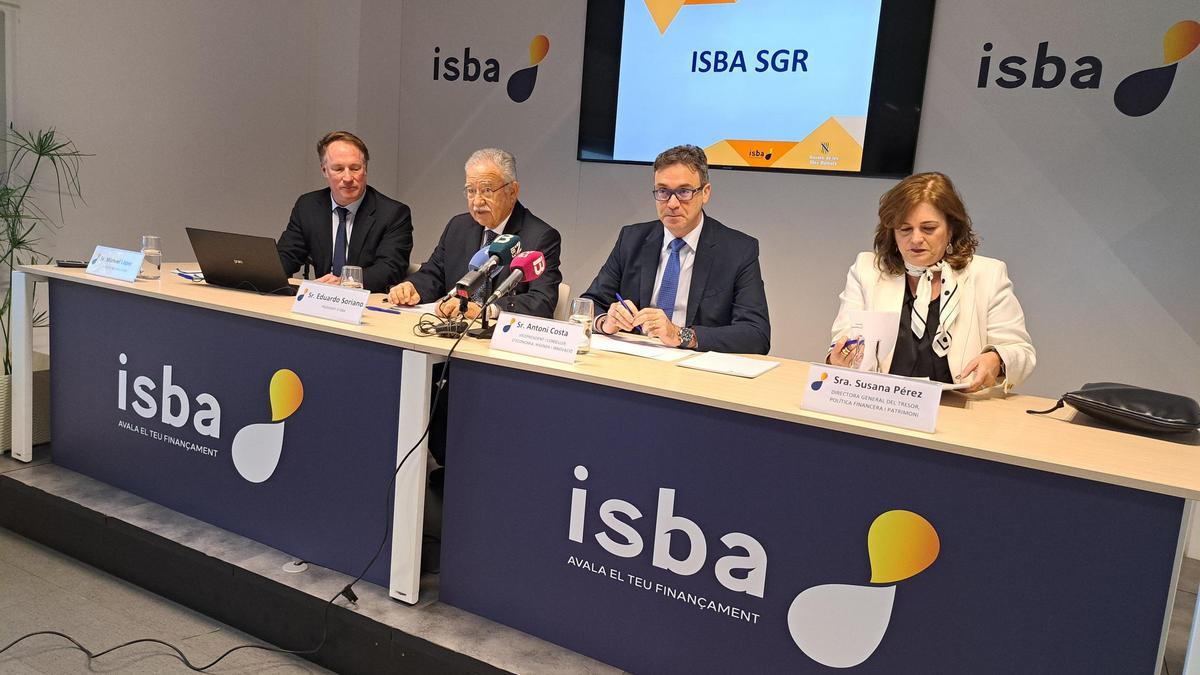 Antoni Costa, junto al director del ISBA.