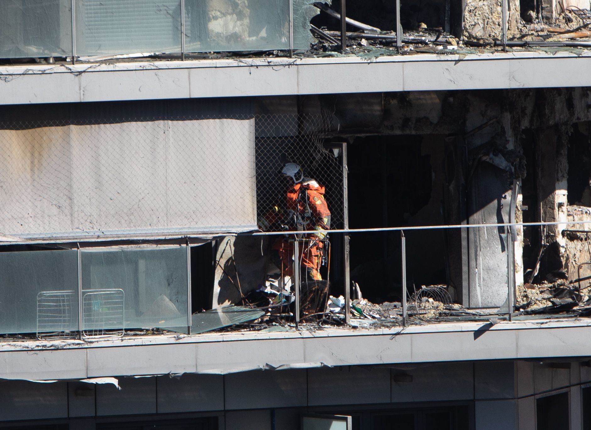 El trabajo de los bomberos en la trágico incendio de València