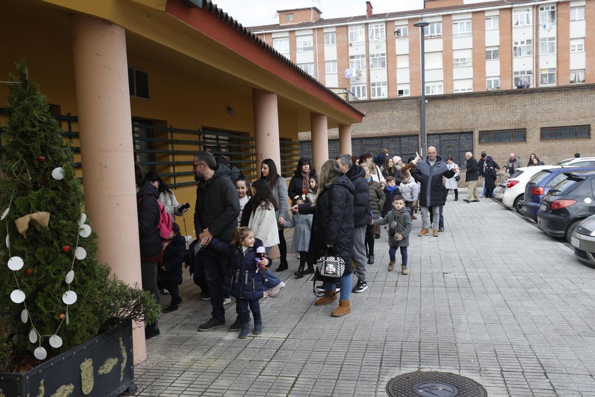 12:30 · Centro Social de Colloto — Recepción de Reyes