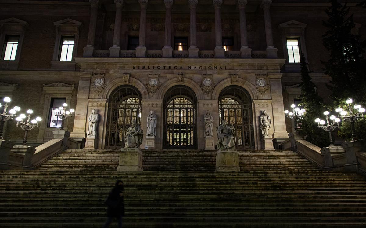 7:00 horas | Los trabajadores llegan a la Biblioteca Nacional para preparar los lotes que se trasladarán a Alcalá de Henares. 