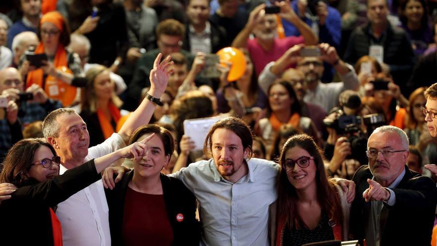 Oltra, Baldoví, Colau, Iglesias, Sorlí y Montiel en el cierre de campaña en València de 2015 en la Fonteta.  | KAI FÃRSTERLING/EFE