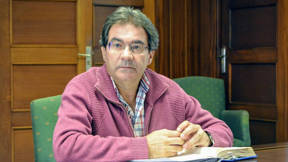 vicepresidente del Cabildo de La Palma y consejero de Agricultura, Ganadería y Pesca, el socialista José Adrián Hernández.