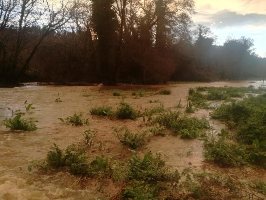 Una vecina ha tenido que ser evacuada por segunda vez al inundarse su casa.